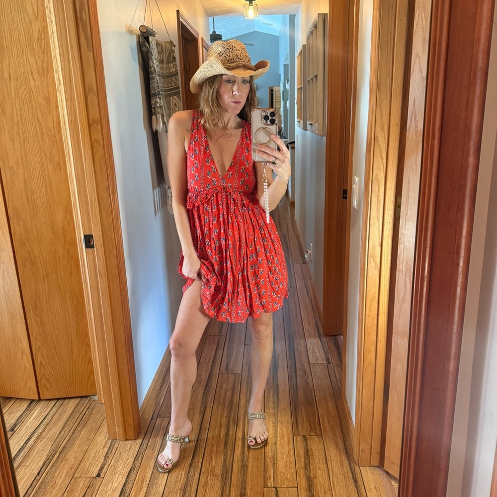 ❤️4 for $25 En Creme red floral swing dress